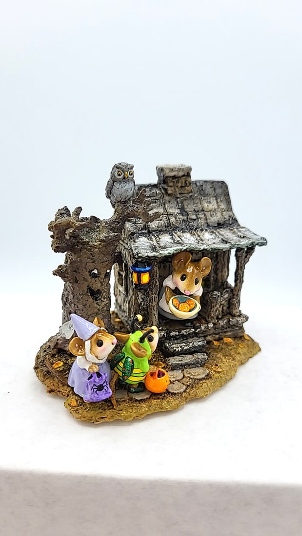 Wff M-344 Halloween Night Mouse Haunted House Figurine - 2