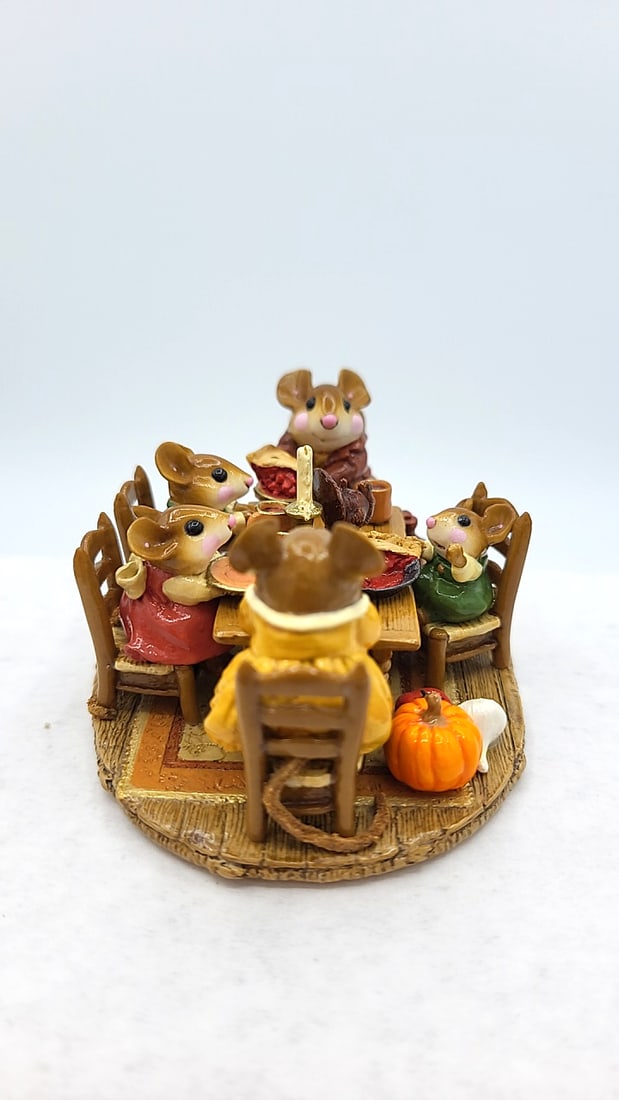 Wff M-302 Family Gathering Mouse Thanksgiving Table Figurine - 6