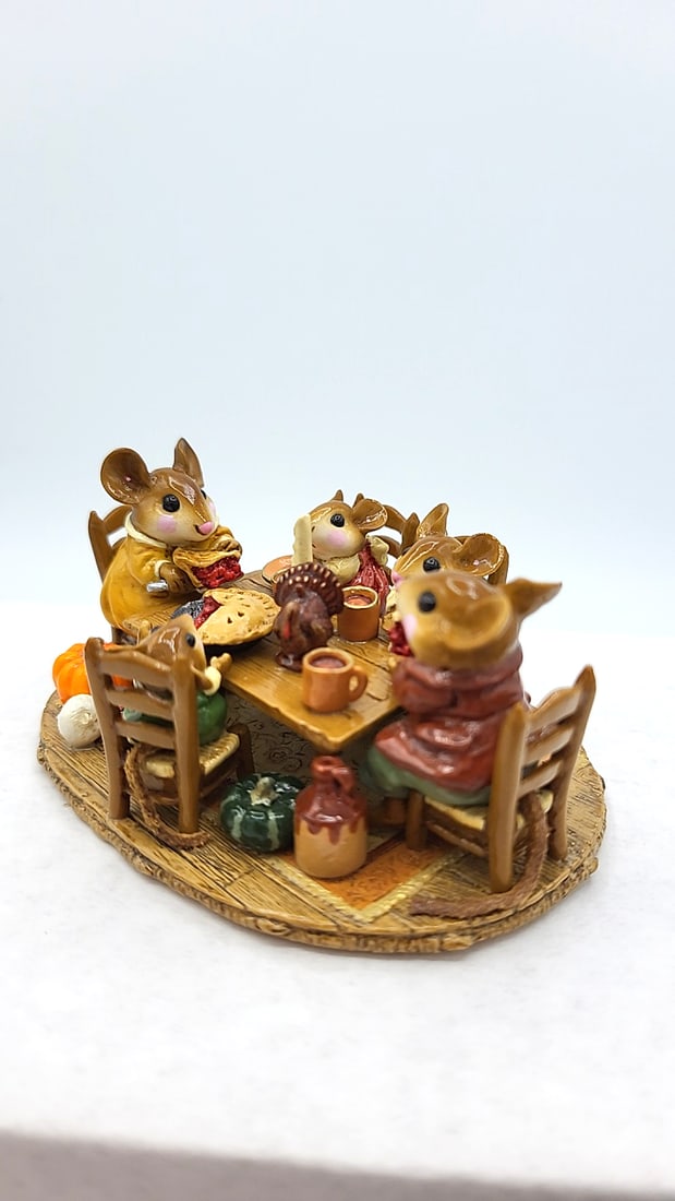 Wff M-302 Family Gathering Mouse Thanksgiving Table Figurine - 9