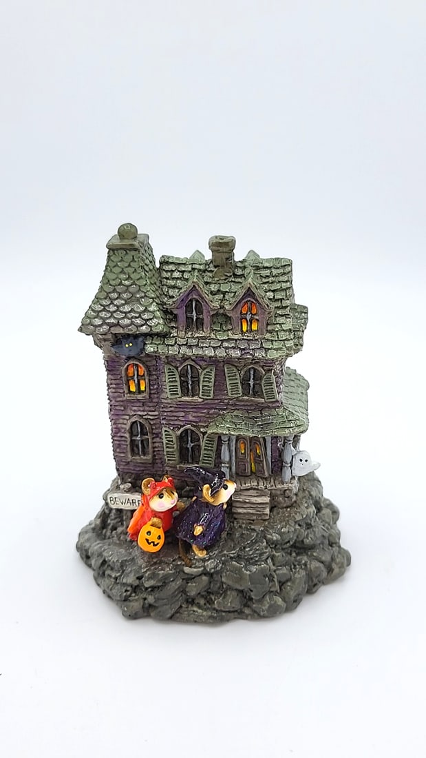 Wff M-165 The Haunted Mouse House Miniature Figurine 1989-2000: Donna petersen 6x 5 x 5. 1lb Low Estimate: 125 High Estimate: 250