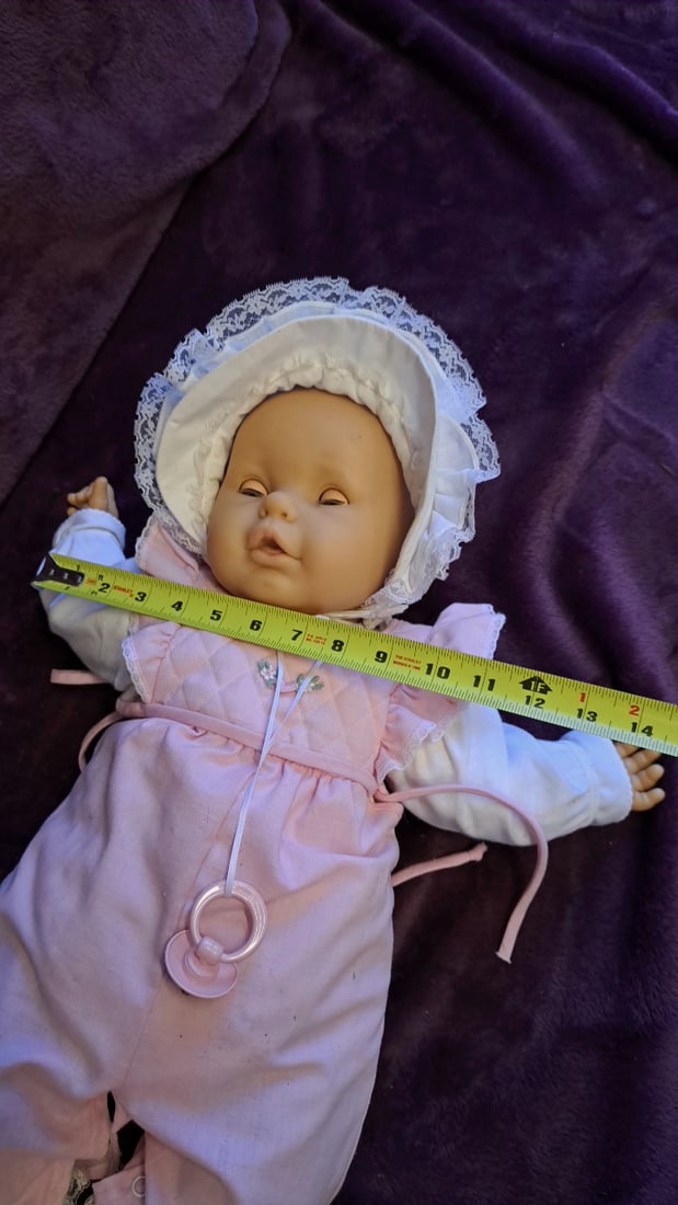 Baby Doll In Pink Outfit With Bonnet, Minene Pacifier And White Wicker Basket - 4