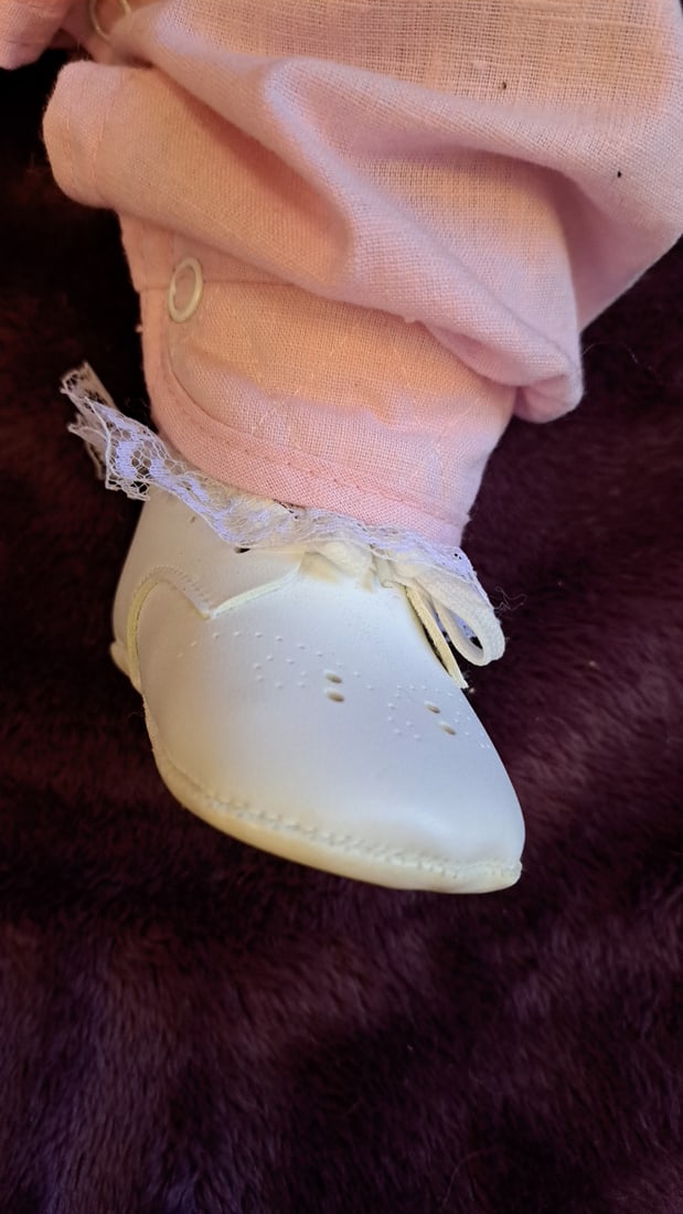 Baby Doll In Pink Outfit With Bonnet, Minene Pacifier And White Wicker Basket - 7