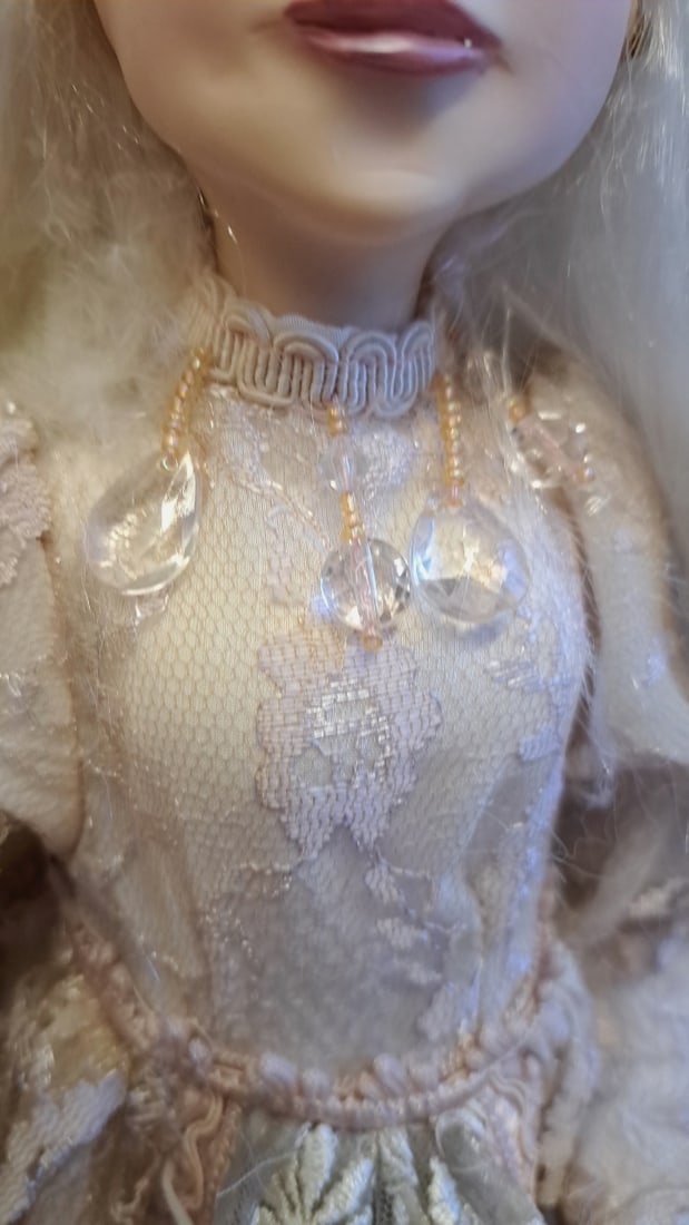 24 In Fairy Doll With Crown, White Hair, Lace Dress And Feather Wings - Coa With Box - 10