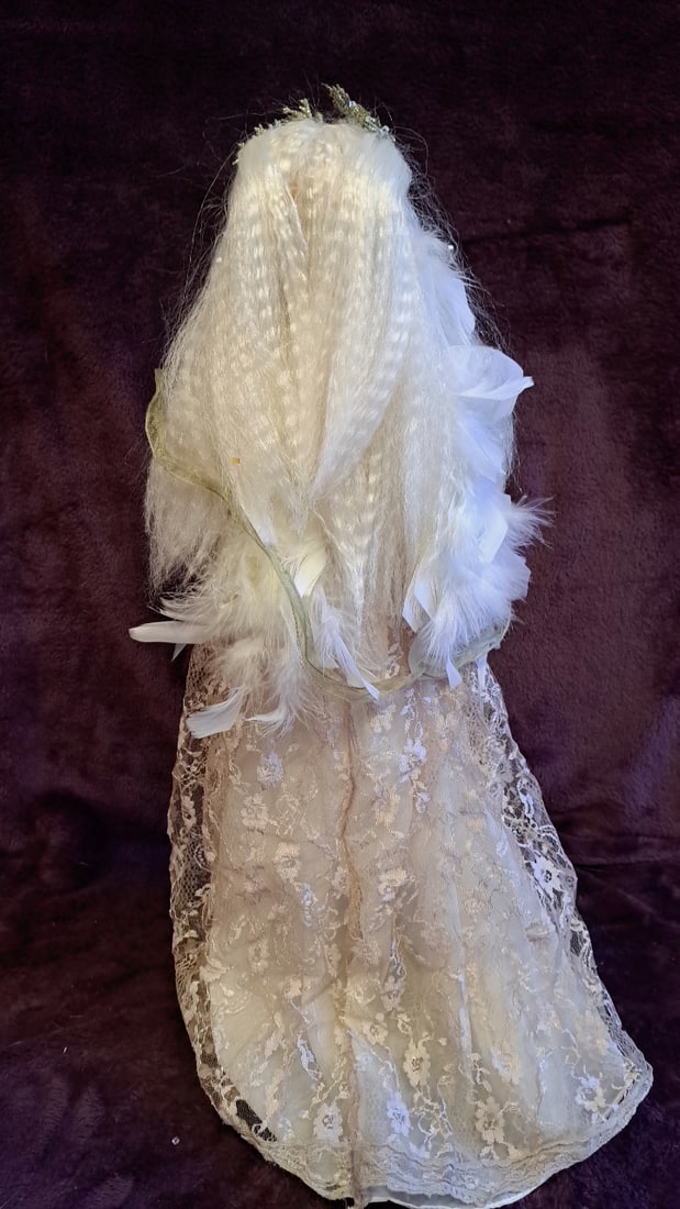 24 In Fairy Doll With Crown, White Hair, Lace Dress And Feather Wings - Coa With Box - 13