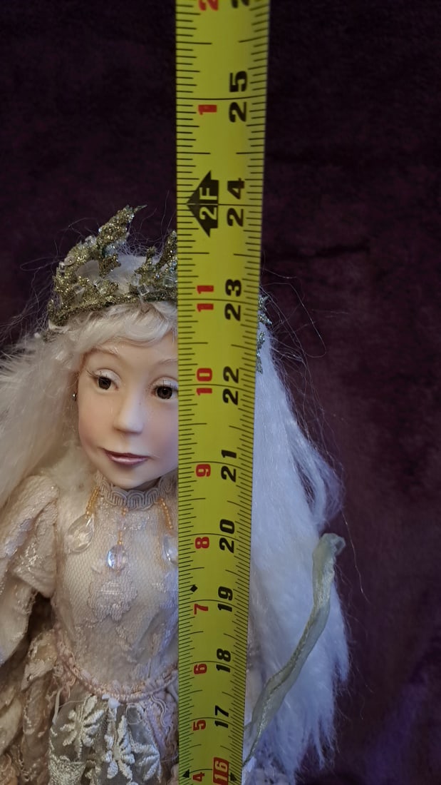 24 In Fairy Doll With Crown, White Hair, Lace Dress And Feather Wings - Coa With Box - 2