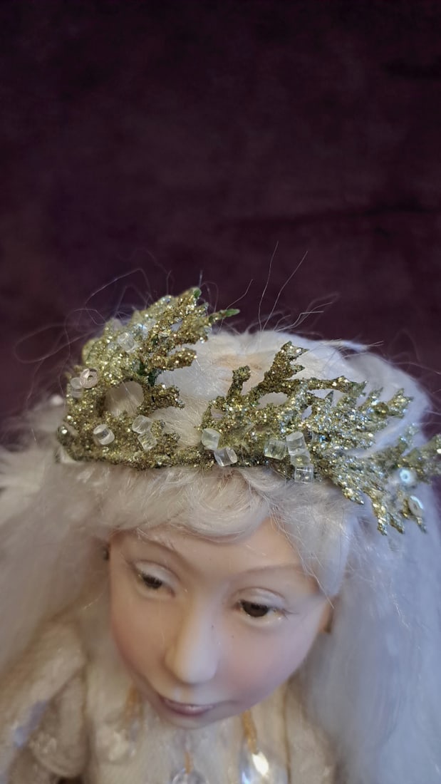 24 In Fairy Doll With Crown, White Hair, Lace Dress And Feather Wings - Coa With Box - 6