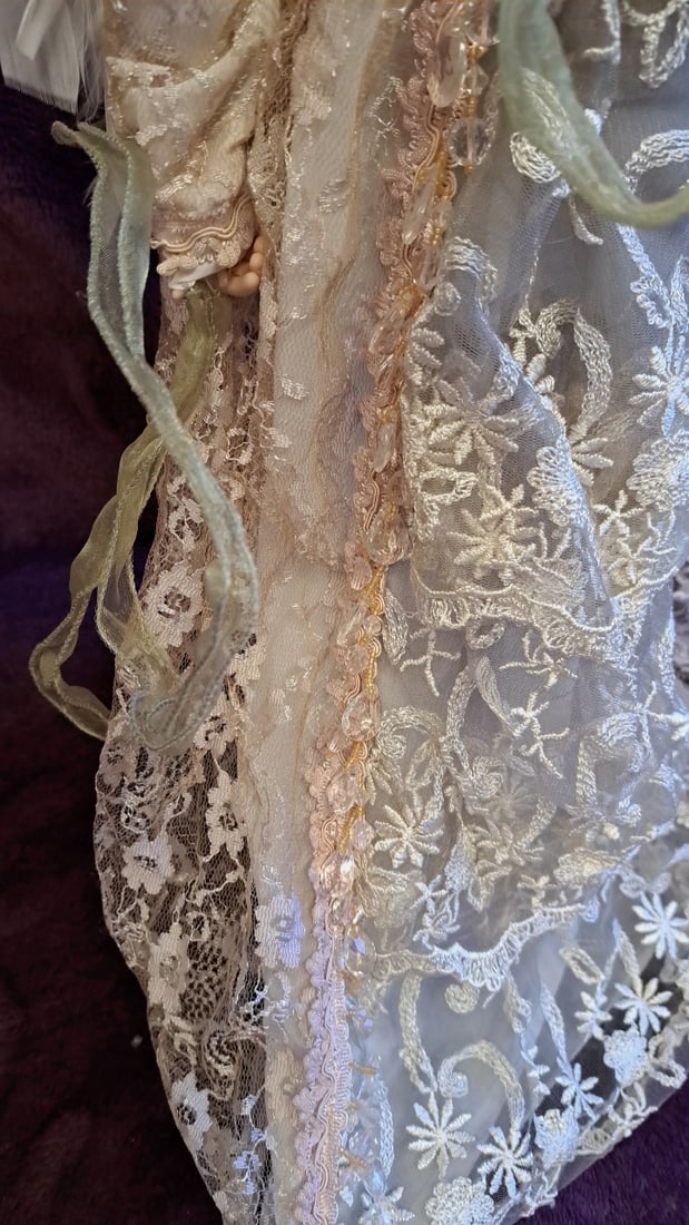 24 In Fairy Doll With Crown, White Hair, Lace Dress And Feather Wings - Coa With Box - 9