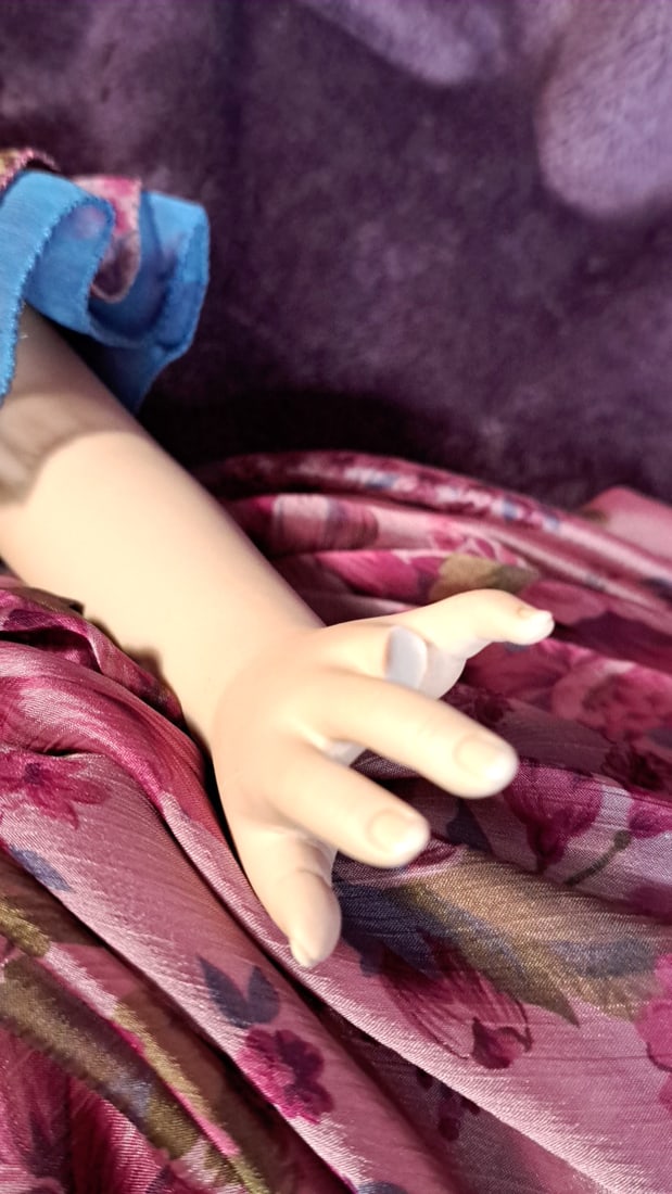 Gwen Mcneil Porcelain Doll - 7