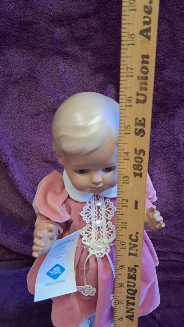 Schildkrt Puppe German Doll With Box, Blonde Hair, Pink Dress And Stand - 2