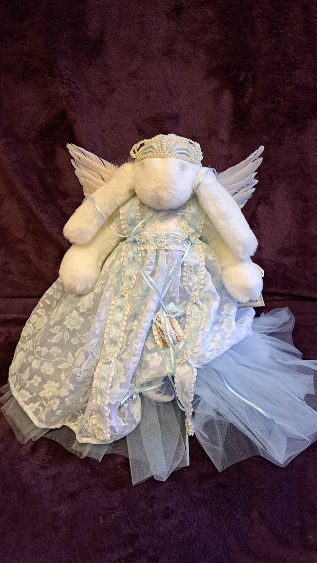 Bunnies By The Bay Ltd Edition Fall/winter 1999 Angel Bunny Plush Doll Blue Dress 16": Great condition. Comes with stand. 12 x 16 x 6 0. 8 lb we have gained a lot of experience shipping dolls from our previous auction. We offer in-house shipping. The shipping price shown in the listing 