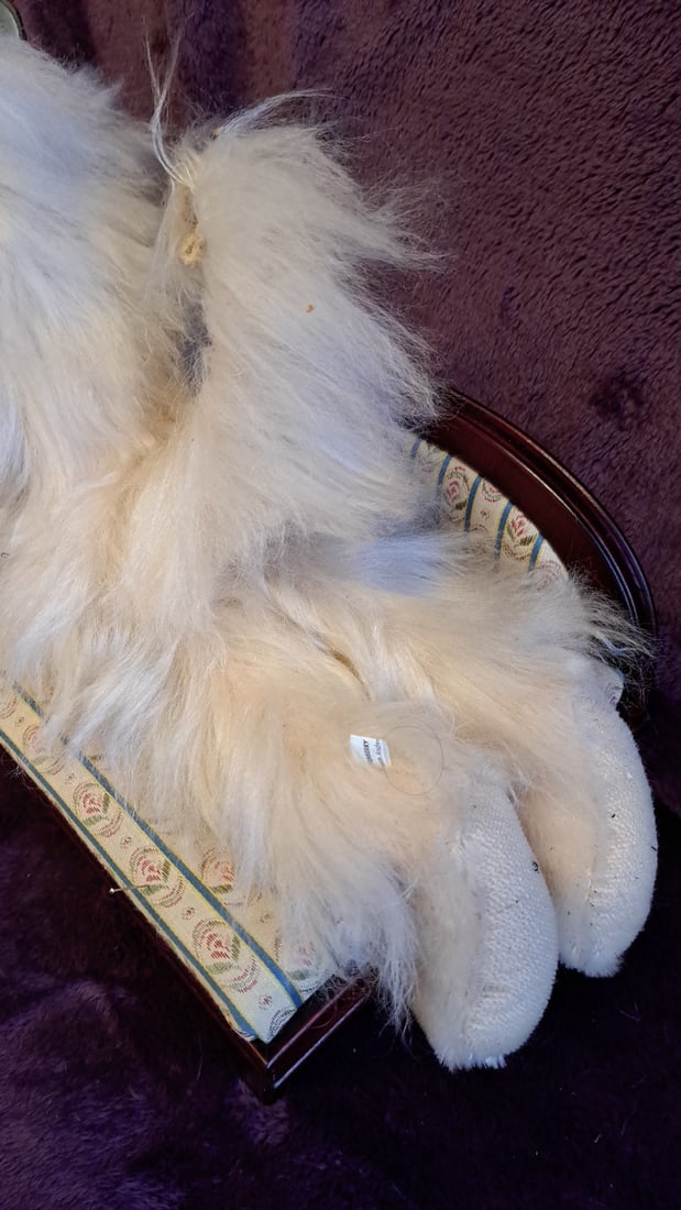 Ashenberry Judith Eppolito White Long-hair Plush Dog W/ Mirror, Chaise & Award Ribbon - 10