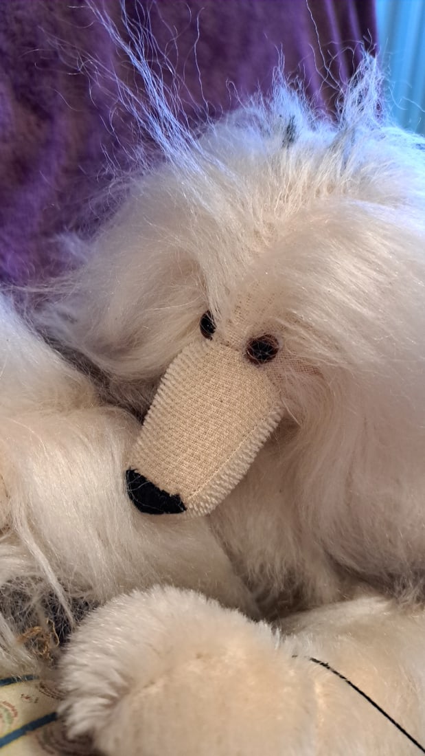 Ashenberry Judith Eppolito White Long-hair Plush Dog W/ Mirror, Chaise & Award Ribbon - 8