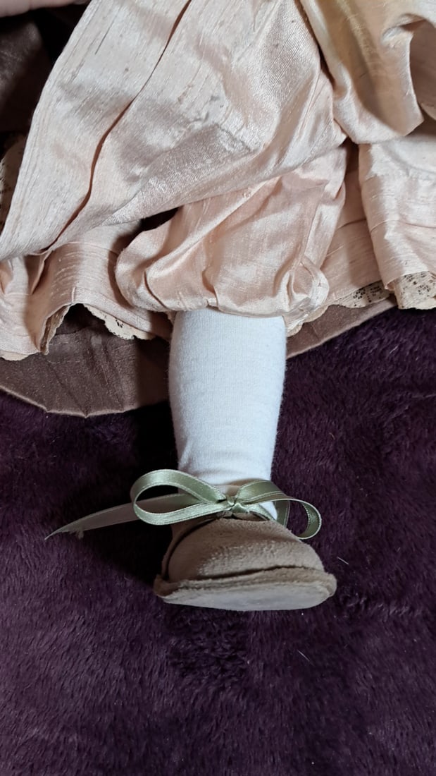 Gr Marie-claire Porcelain Doll With Basket - 7