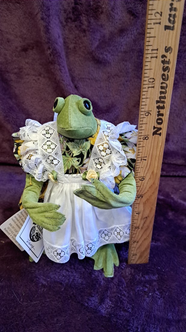 Beaver Valley Lucy Frog Plush Doll With Floral Dress And White Lace Apron - 2