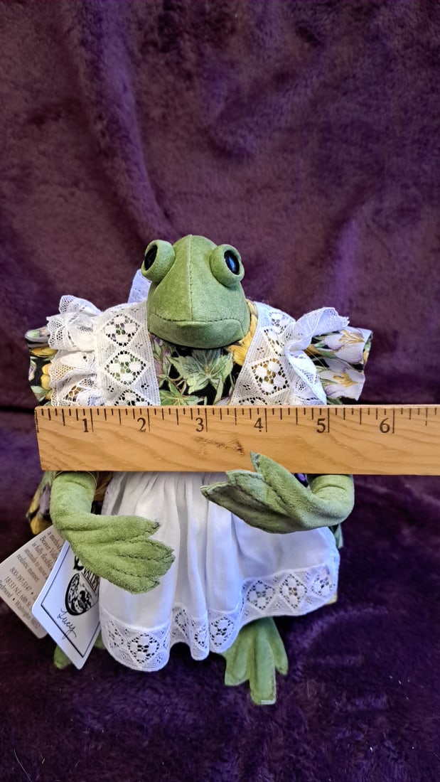 Beaver Valley Lucy Frog Plush Doll With Floral Dress And White Lace Apron - 3