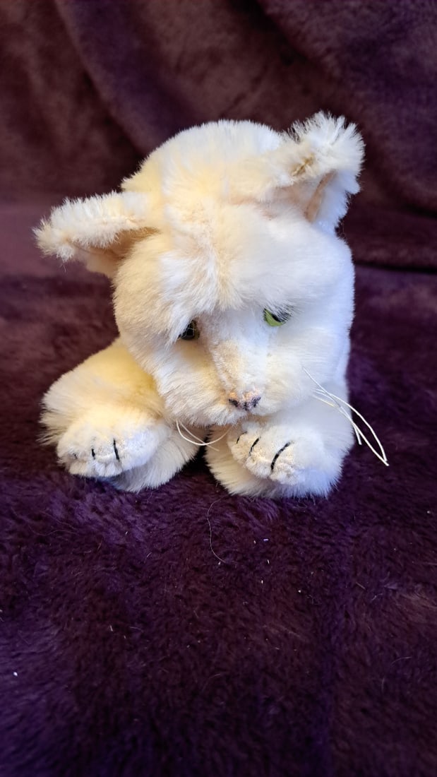 Russ Berrie White Plush Persian Cat With Pink Ribbon, Green Eyes, 10 In - 6