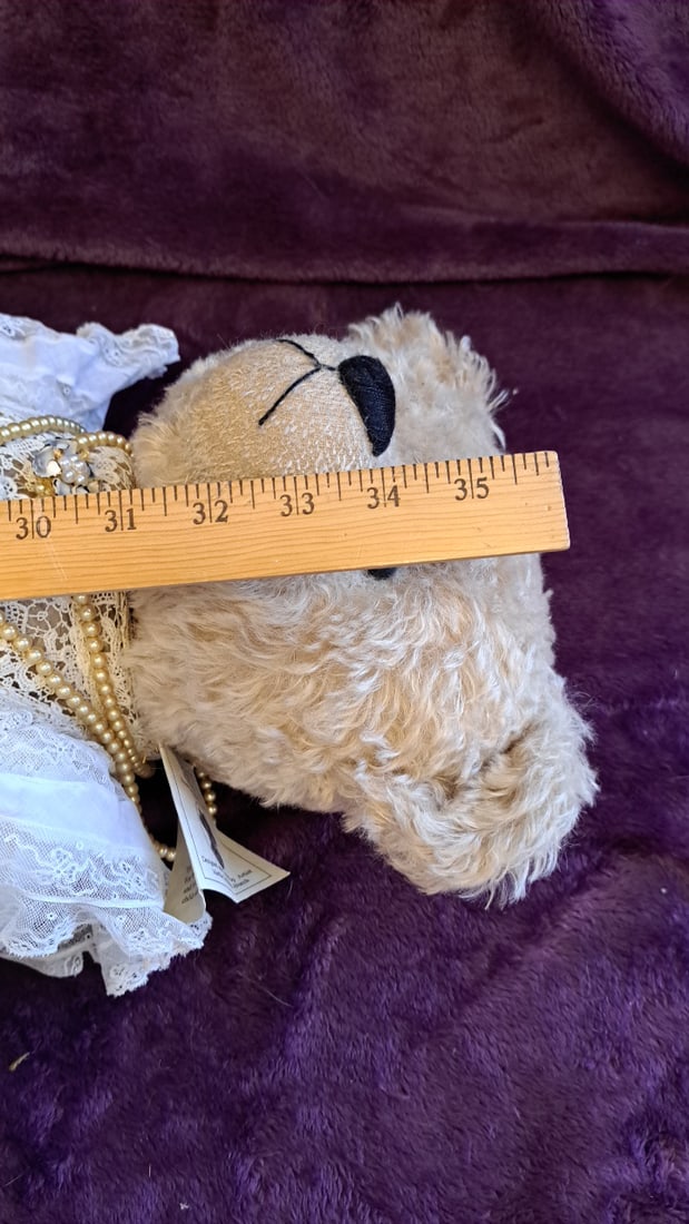 Mrs White One-of-a-kind Mohair Teddy Bear In White Antique Lace Dress With Pearls - 2