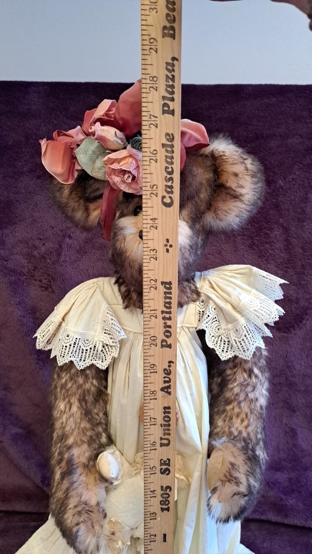 Gloria Franks By Goose Creek Kaitlin 1995 Dressed Teddy Bear With Doll: Come with stand. Cute antique bear in good condition. 11 x 21 x 6 2 lb we have gained a lot of experience shipping dolls from our previous auction. We offer in-house shipping. The shipping price