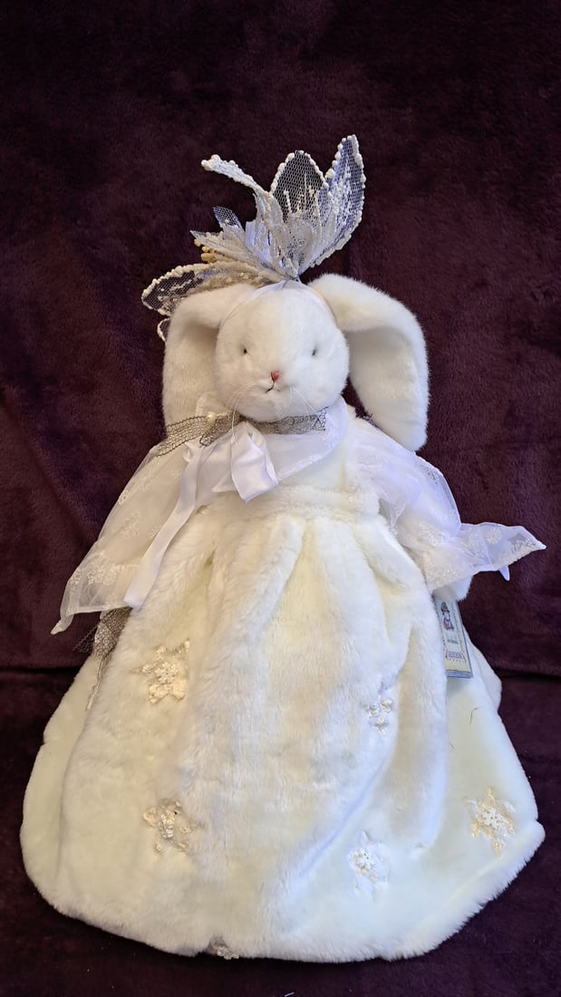 White Plush Bunny Rabbit Doll Faux Fur Snowflake Dress Lace Headpiece 22 In: Stuffed bunny is in good condition. The snowflakes on the dress are damaged. Comes with stand. 15 x 22 x 9 2 lb we have gained a lot of experience shipping dolls from our previous auction. We offer