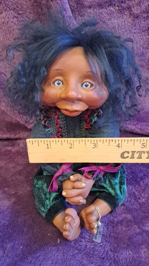 Nyform Troll Doll 9 In Black Hair Blue Eyes Green Velvet Outfit - 3