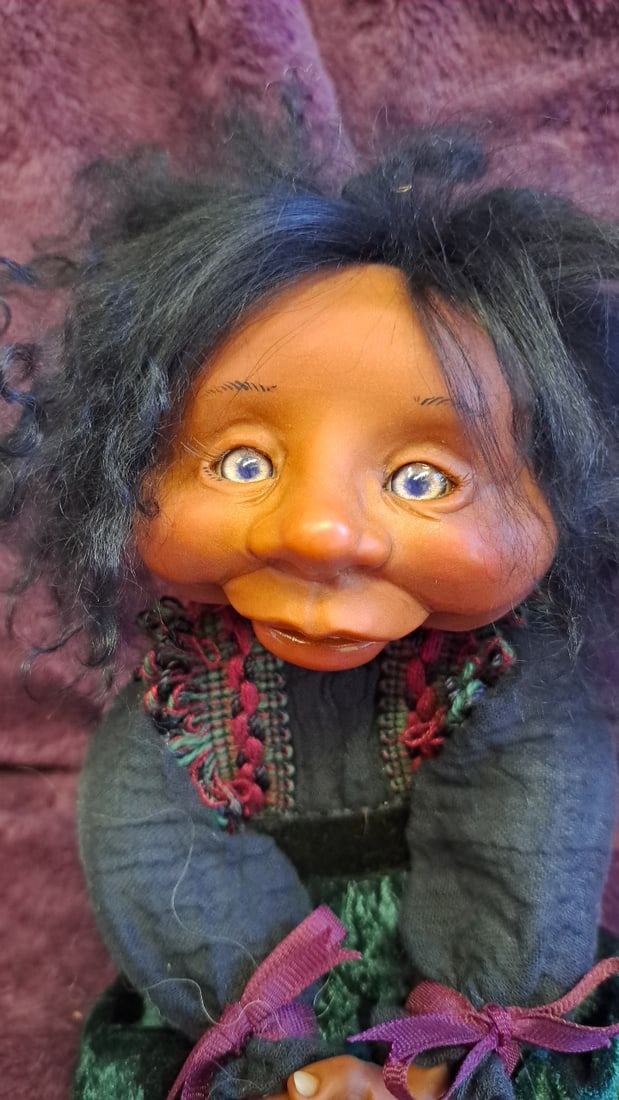 Nyform Troll Doll 9 In Black Hair Blue Eyes Green Velvet Outfit - 4