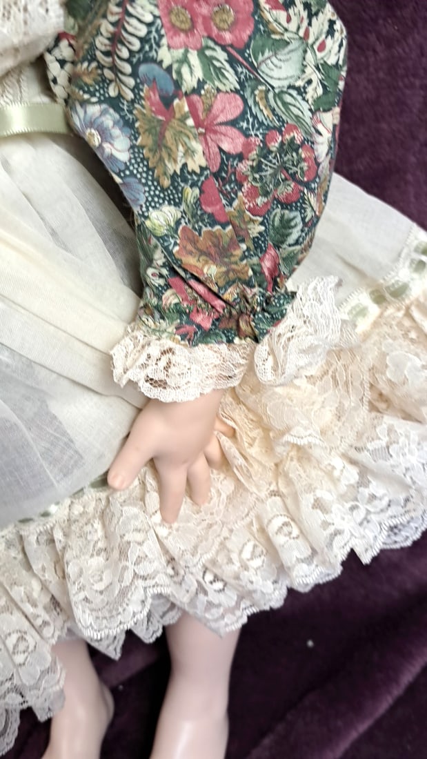 Whitney 1991 Porcelain Doll By Dorina Ru Bert Red Hair Floral Dress - 5