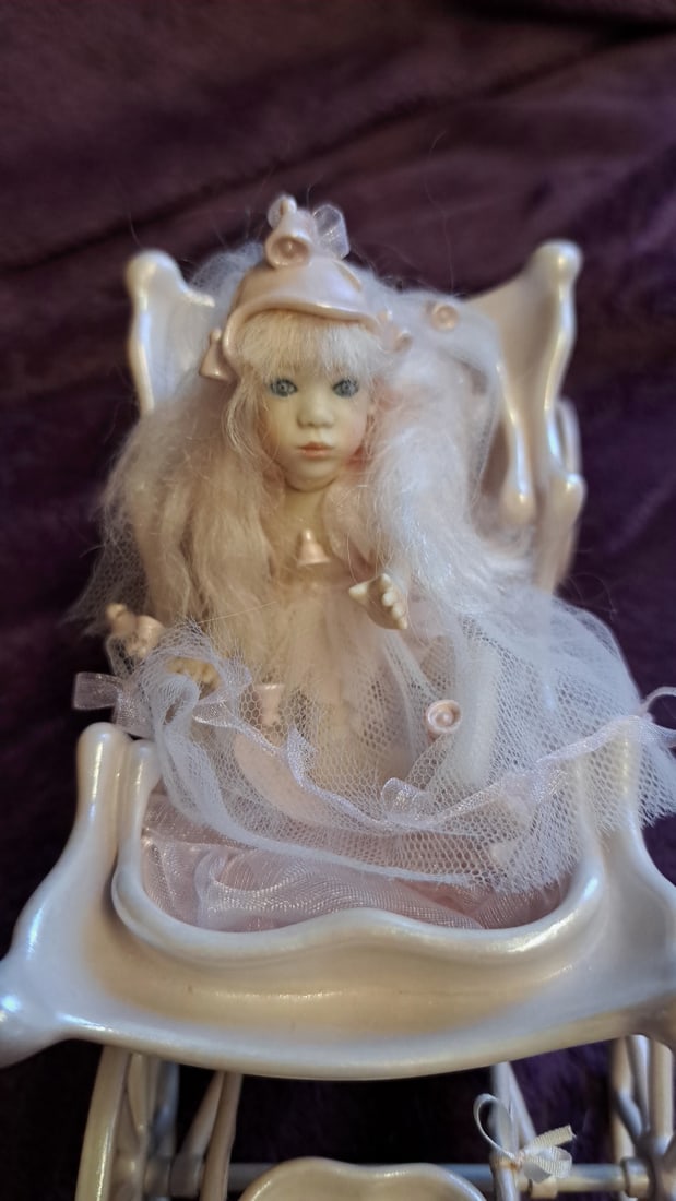 Annette Himstedt Winzlinge Porcelain Pram White Miniature Carriage With Doll - 5