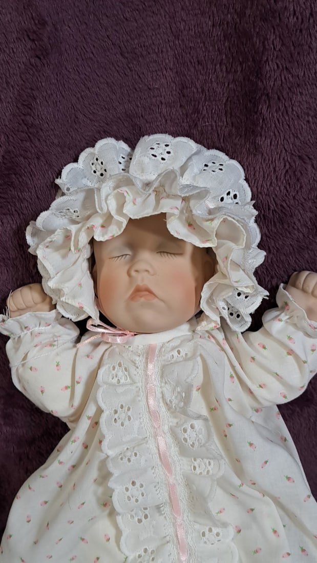 Lee Middleton 1981 Sweet Dreams Baby Doll 12 Inch - 6