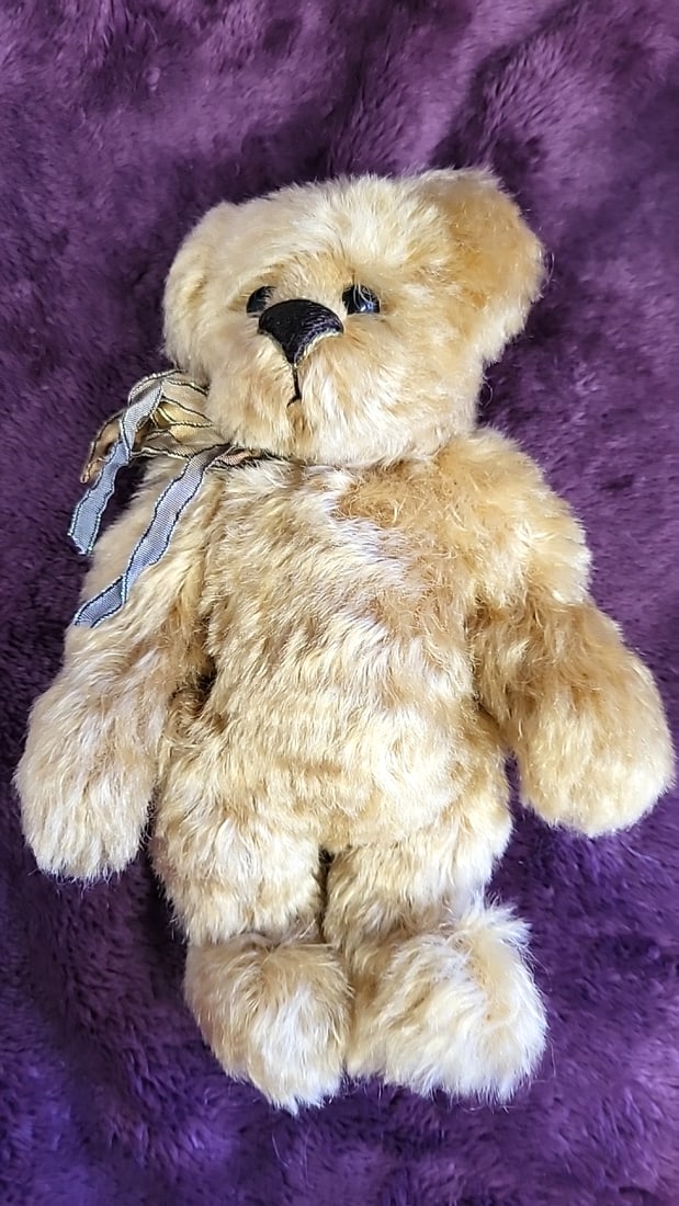 Deanna Ellis Artist Plush Bear: 9x6x3 1 we have gained a lot of experience shipping dolls from our previous auction. We offer in-house shipping. The shipping price shown in the listing is the liveshipping service by