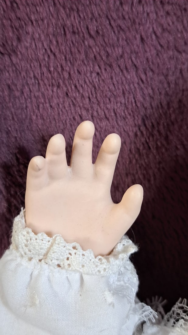 Franklin Heirloom Dolls 1986 Porcelain Baby - 3