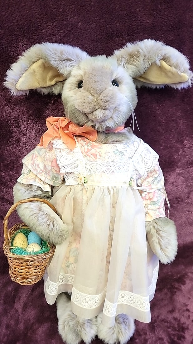 Kayla Thiel Bender Bunny Ap Beaver Valley With Easter Basket: 20x10x10 5 we have gained a lot of experience shipping dolls from our previous auction. We offer in-house shipping. The shipping price shown in the listing is the liveshipping service by