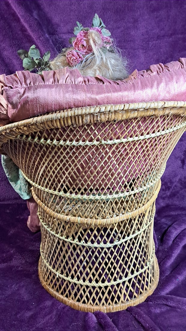 The Rose Princess Porcelain Doll With Chair And Pillow - 8