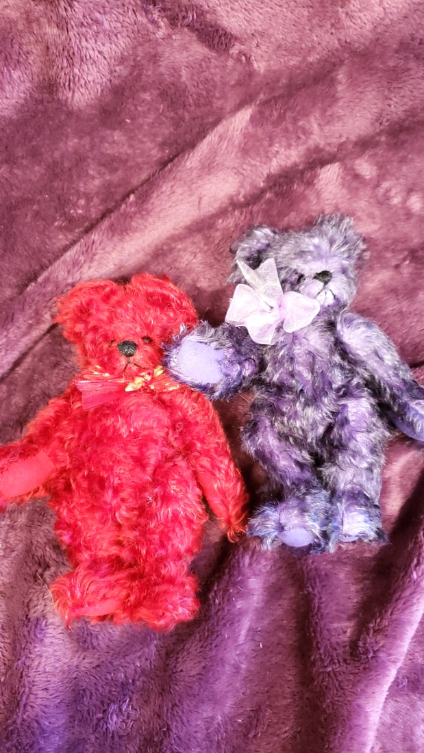 Pair Of Artist Plush Bears By Penny Zegleis: 6x6x6 2 we have gained a lot of experience shipping dolls from our previous auction. We offer in-house shipping. The shipping price shown in the listing is the liveshipping service by