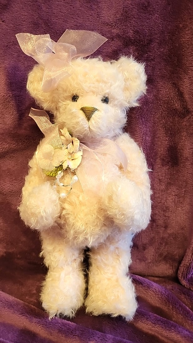 Artist Made Signed Deana Ellis Oz Cream Curly Plush Teddy Bear With Pink Bow And Floral Bouquet: 16x9x4 3lb we have gained a lot of experience shipping dolls from our previous auction. We offer in-house shipping. The shipping price shown in the listing is the liveshipping service by liveauctionee
