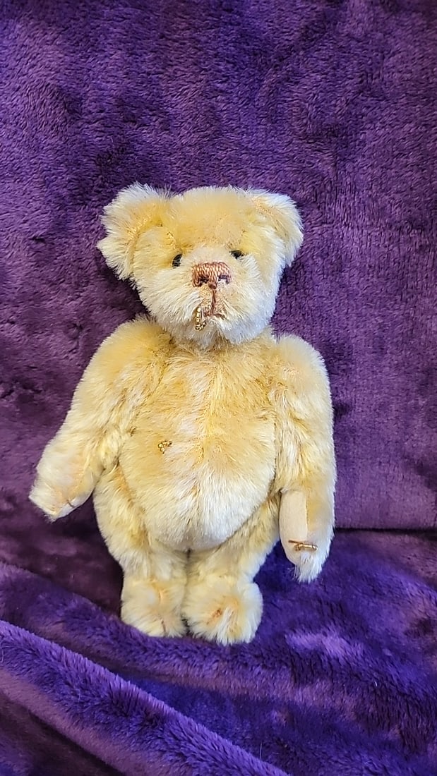 Artist Made Signed Honey Yellow Jointed Teddy Bear With Suede Paw Pads And Gold Beaded Accents: 9x5x3 1lb we have gained a lot of experience shipping dolls from our previous auction. We offer in-house shipping. The shipping price shown in the listing is the liveshipping service by liveauctioneer