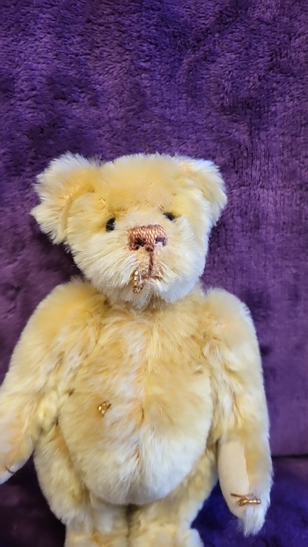 Artist Made Signed Honey Yellow Jointed Teddy Bear With Suede Paw Pads And Gold Beaded Accents - 2