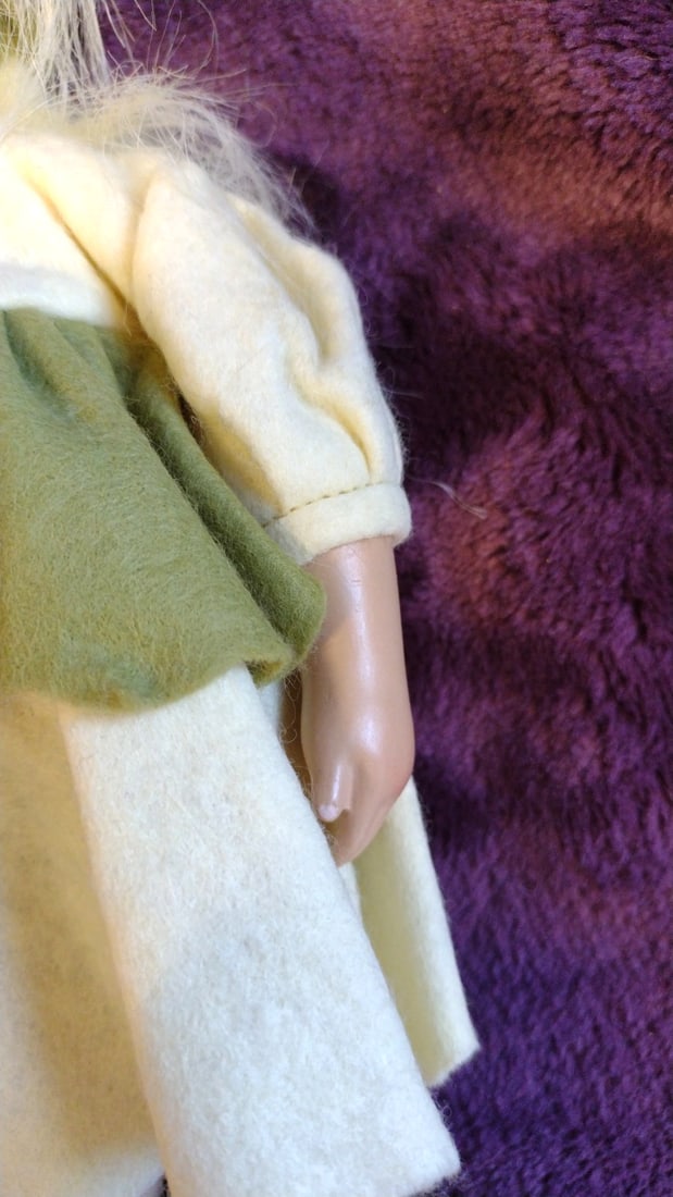 Sonneberger Bltenlese Blonde Girl Doll Cream Felt Dress With Purple Flowers - 4