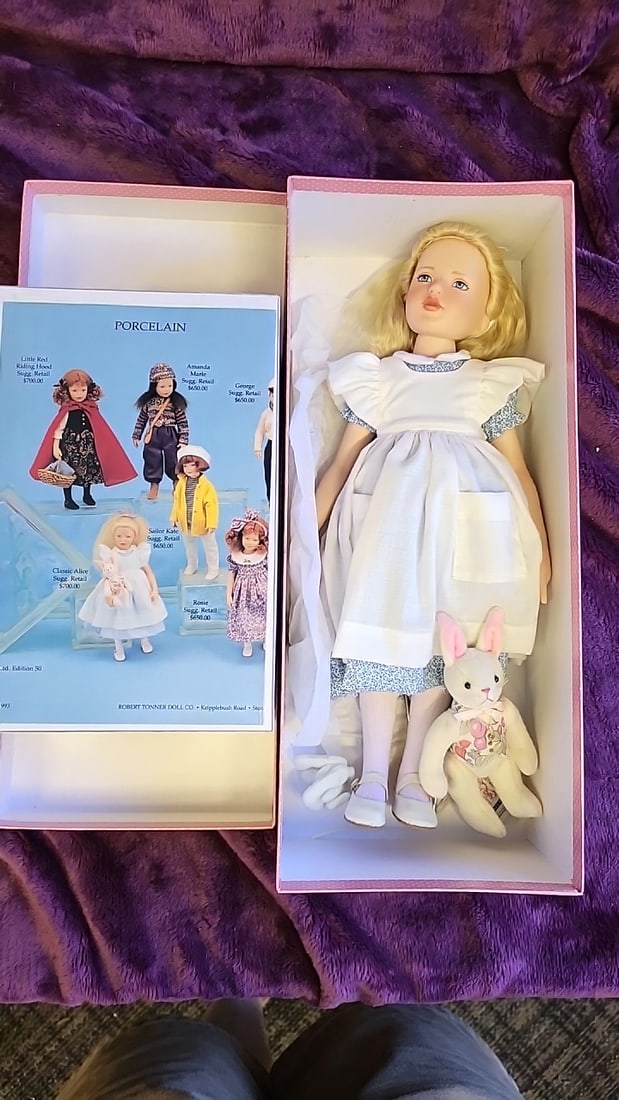Robert Tonner Porcelain Classic Alice Doll With White Rabbit & Box: 6. 5x4. 5x15 3lb we have gained a lot of experience shipping dolls from our previous auction. We offer in-house shipping. The shipping price shown in the listing is the liveshipping service by liveauc