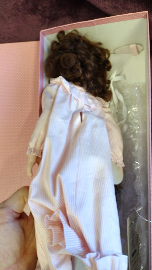 Robert Tonner Doll Co. Wendy #29/100 Brunette Doll In Pink Striped Dress With Box - 5