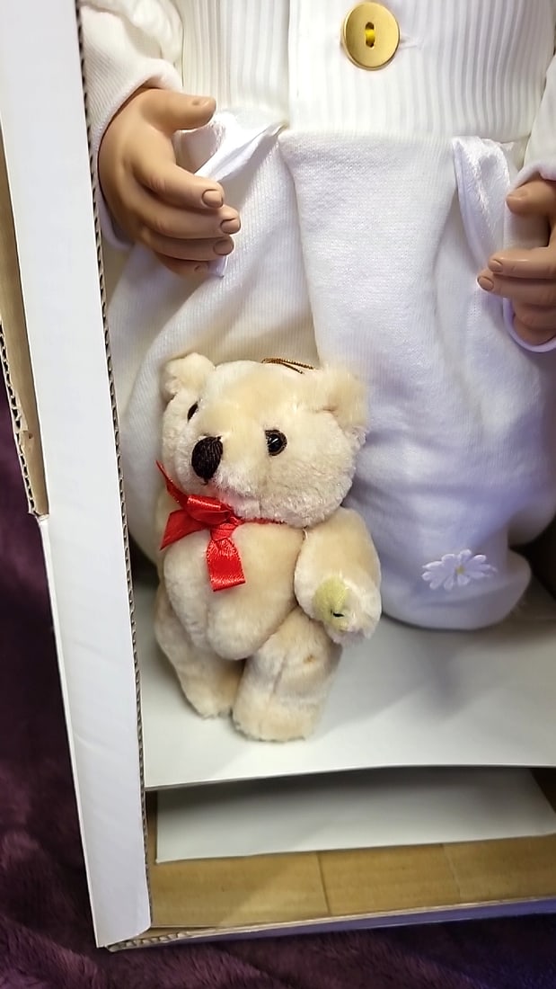 Waltershuser Puppenmanufaktur Kmmer & Reinhardt 108 Doll With Teddy Bear - 3