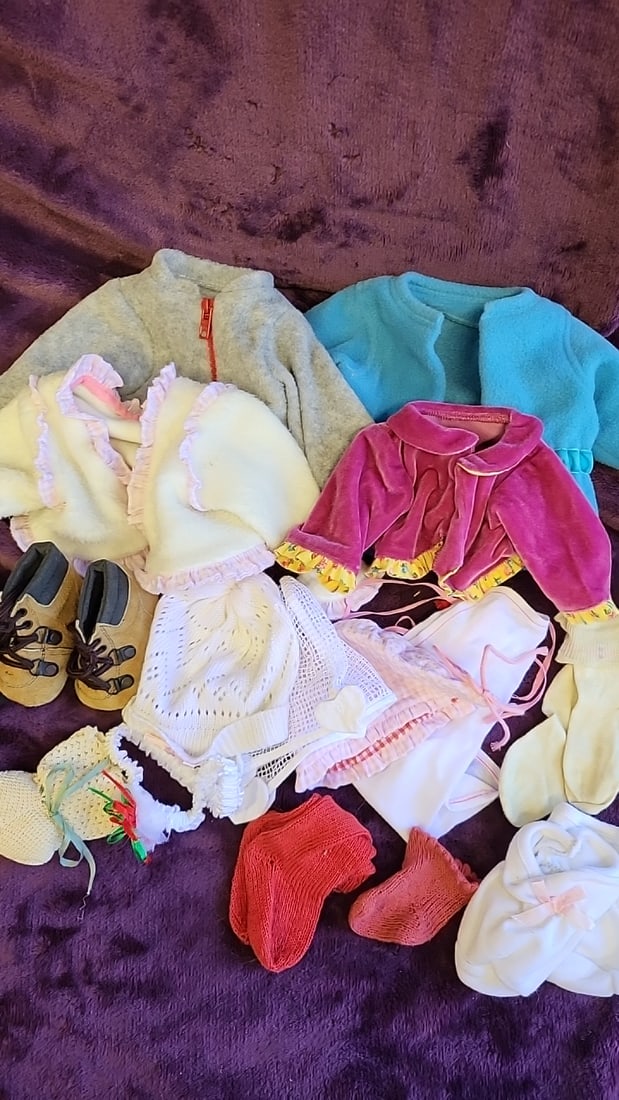 Anette Himstedt Assorted Baby Doll Clothes Accessories Lot Coats, Shoes, Hats, Socks: 11x9x5 3lb we have gained a lot of experience shipping dolls from our previous auction. We offer in-house shipping. The shipping price shown in the listing is the liveshipping service by liveauctionee