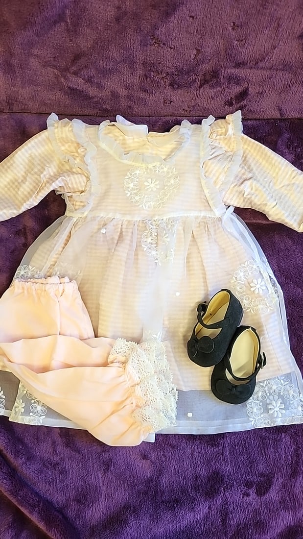 Annette Himstedt Doll Outfit Pink Gingham Dress Bloomers Black Maryjane Shoes: 8x8x4 1lb we have gained a lot of experience shipping dolls from our previous auction. We offer in-house shipping. The shipping price shown in the listing is the liveshipping service by liveauctioneer
