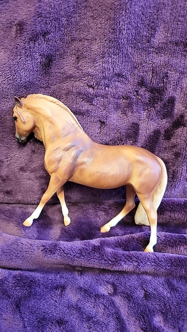Breyer Model Horse Figurine Lot, 5 Horses With 2007 And 2008 Catalog And Brochure - 2