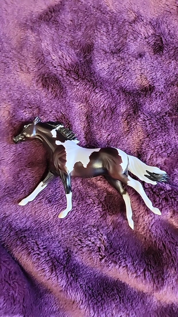 Breyer Model Horse & Donkey Figurine Lot With 2005/2007 Catalogs And Picture Perfect Booklet - 15