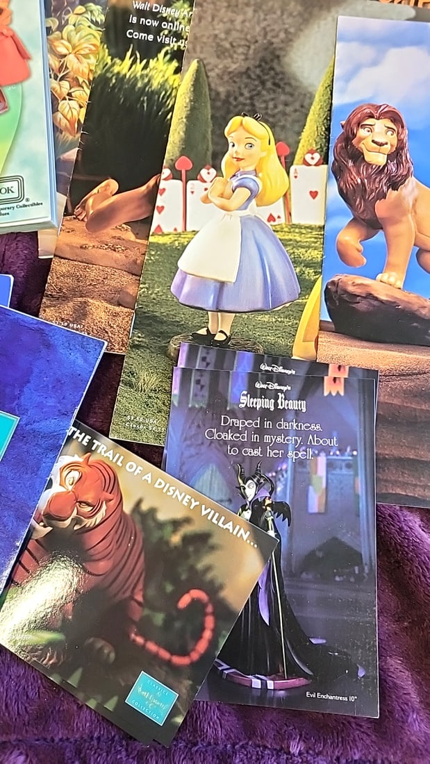 Walt Disney Classics Collection Sketches Magazines Greenbook Guides Catalog Lot - 2