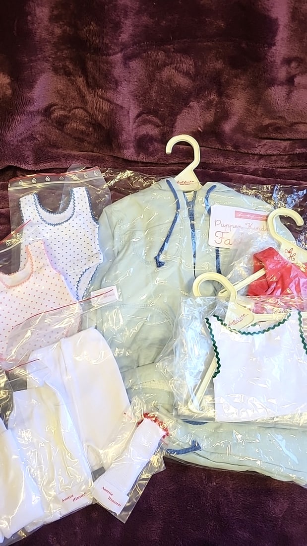 Annette Himstedt Puppen Kinder Fashion Doll Clothing Lot, Tops, Pants & Undergarments: 12x12x2 3lb we have gained a lot of experience shipping dolls from our previous auction. We offer in-house shipping. The shipping price shown in the listing is the liveshipping service by