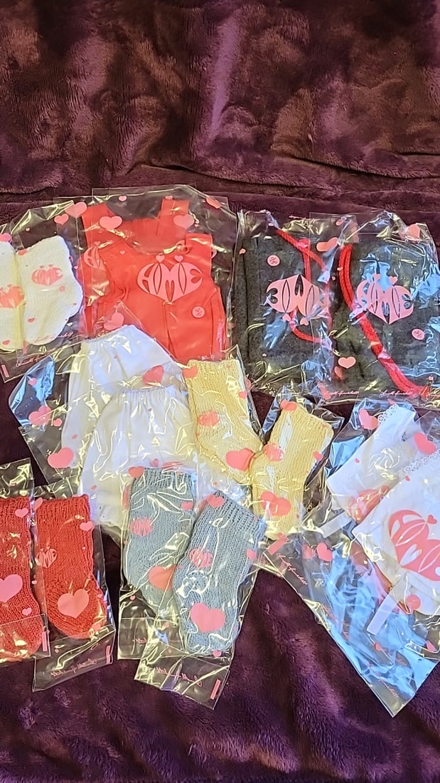 Annette Himstedt Clothing Lot Knit Socks, White Skirts, Red Vest, Gray Outfit Pieces: 12x12x2 3lb we have gained a lot of experience shipping dolls from our previous auction. We offer in-house shipping. The shipping price shown in the listing is the liveshipping service by
