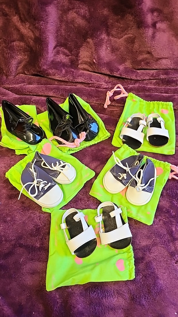 5.5 Pairs Annette Himstedt Doll Shoes Lot Black Patent Lace-ups, Navy White Sneakers, White Black...: 12x12x2 3lb we have gained a lot of experience shipping dolls from our previous auction. We offer in-house shipping. The shipping price shown in the listing is the liveshipping service by