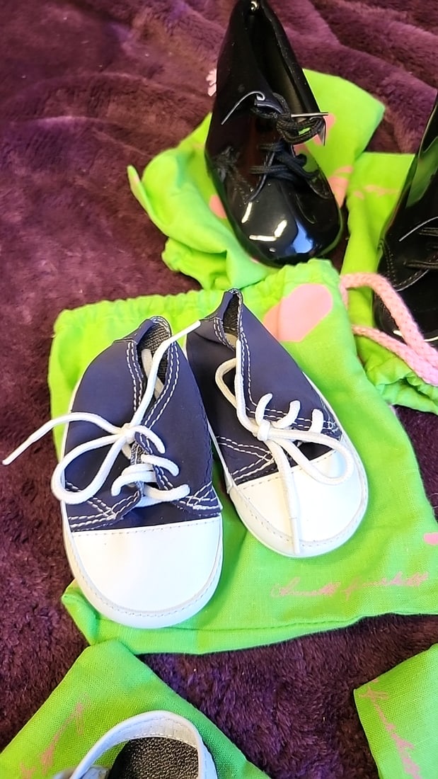 5.5 Pairs Annette Himstedt Doll Shoes Lot Black Patent Lace-ups, Navy White Sneakers, White Black... - 3