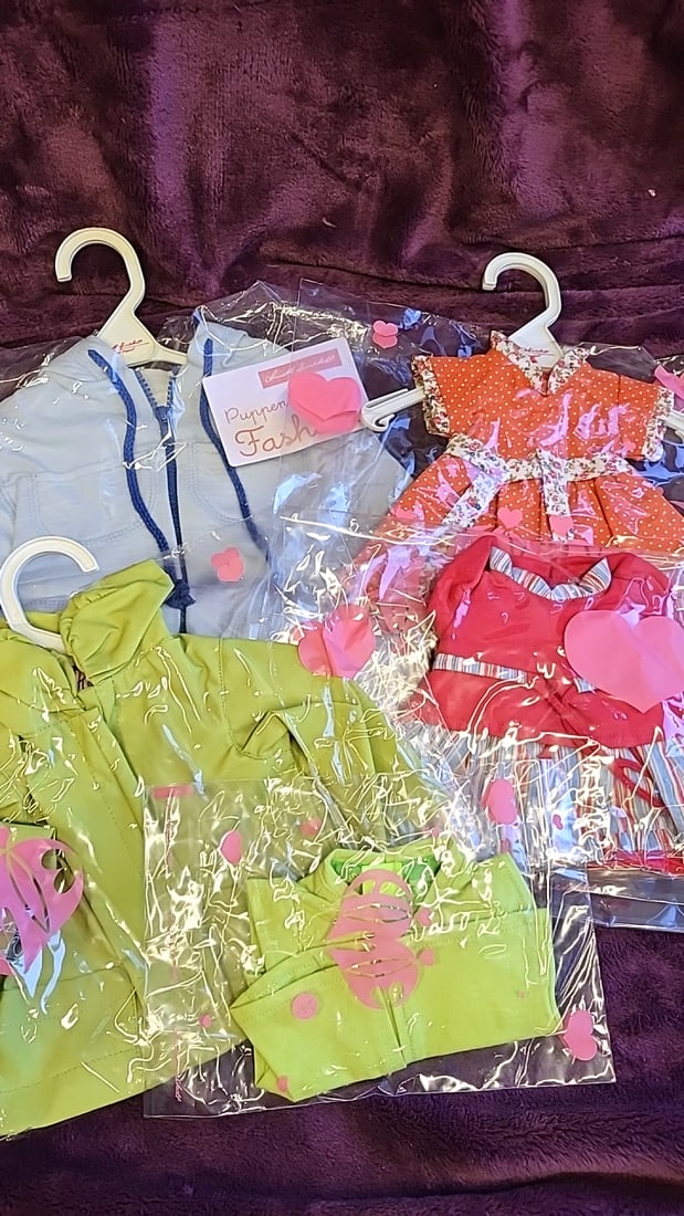 Annette Himstedt Puppen Kinder Fashion Doll Clothing Lot Dresses Jacket Hoodie: 12x12x2 3lb we have gained a lot of experience shipping dolls from our previous auction. We offer in-house shipping. The shipping price shown in the listing is the liveshipping service by
